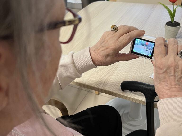 Fotografia e demenza: nelle RSA pugliesi Korian gli scatti degli ospiti con Alzheimer diventano una mostra