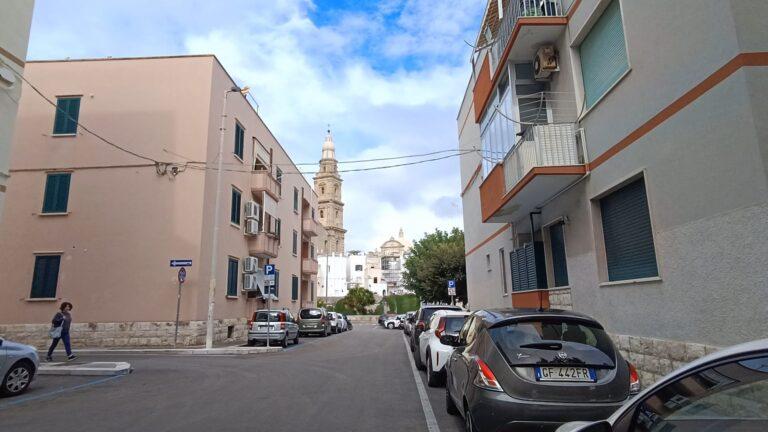 Monopoli, raccolta firme contro l’oleodotto: il comitato Ina Casa va porta a porta