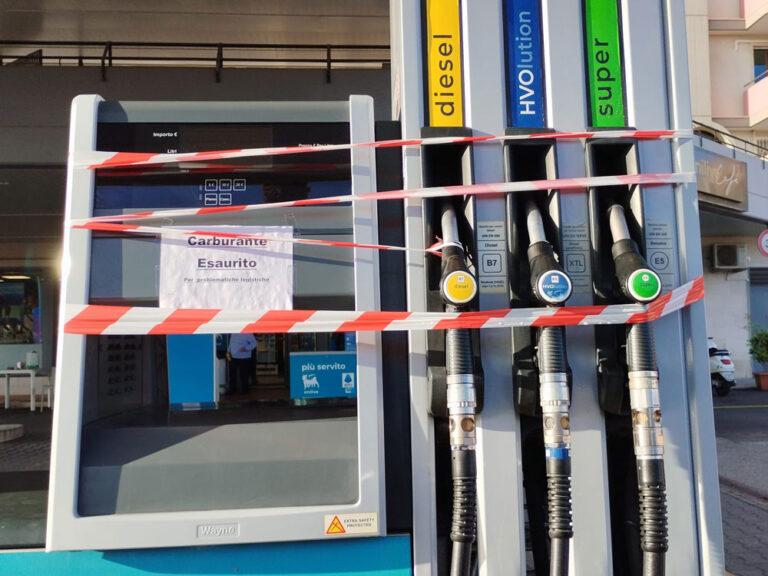 Psicosi carburante: pompe a secco e sudest barese in tilt dopo la caccia al rifornimento